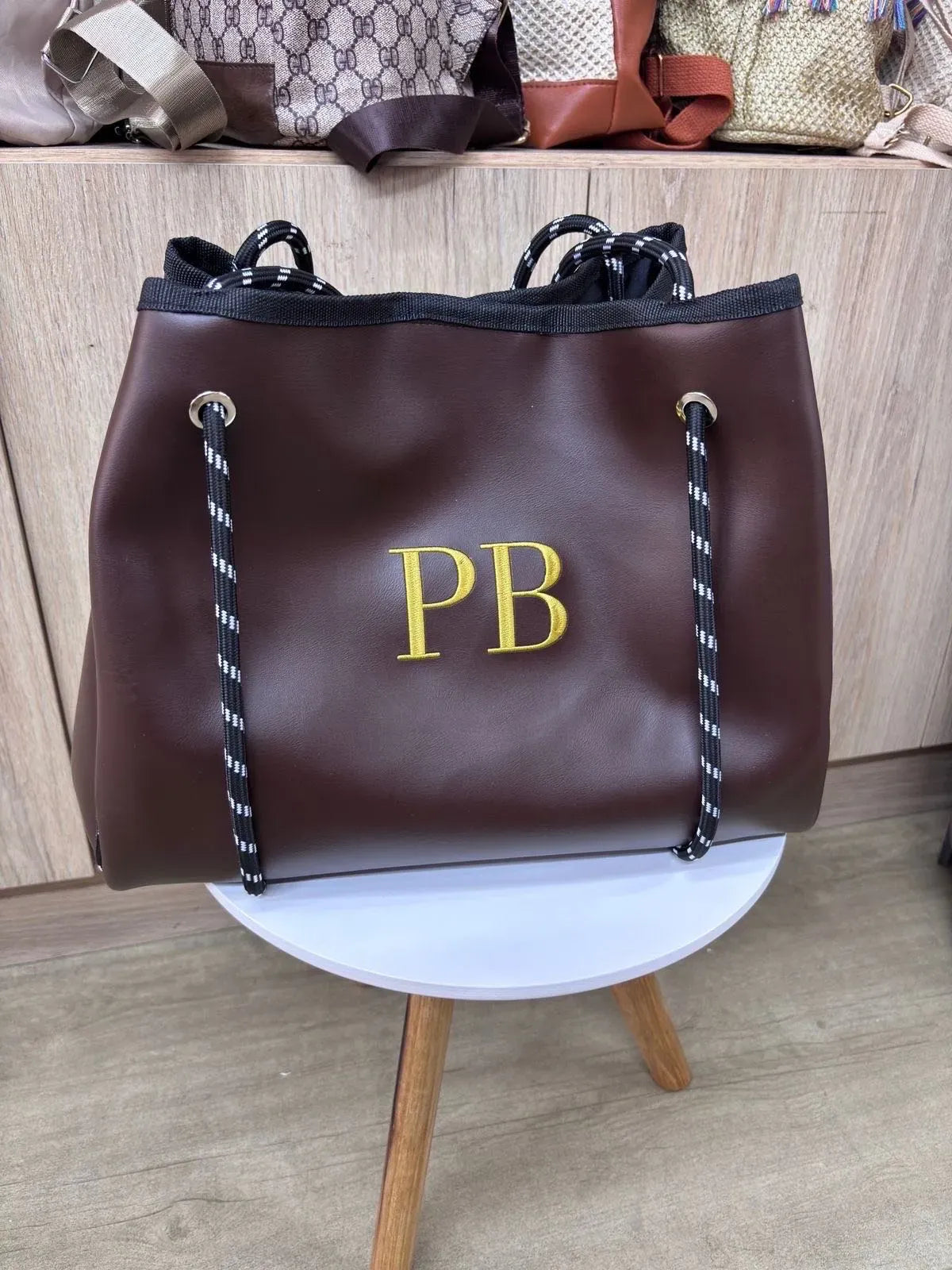 Tote Mediano personalizable en cuerina