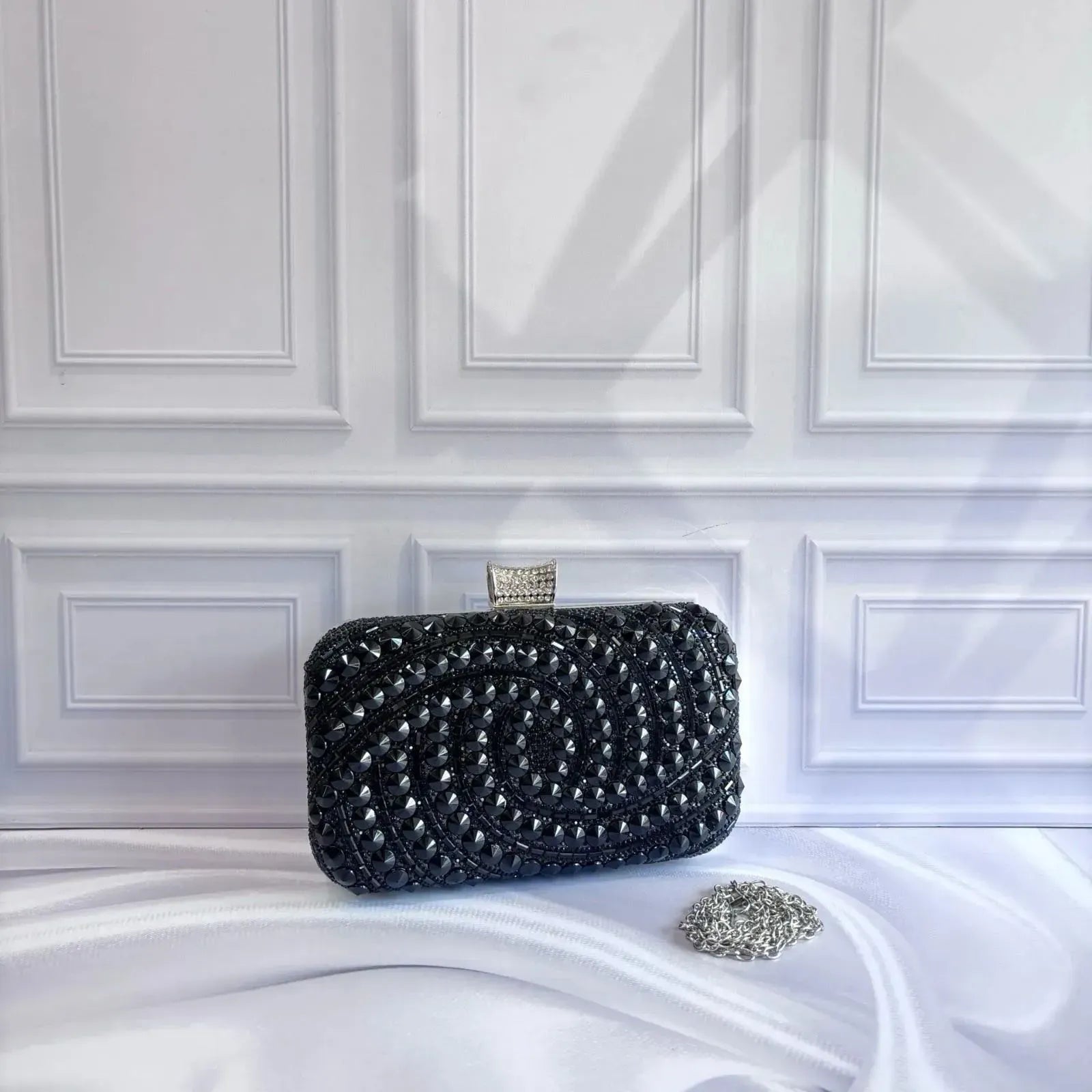 Clutch Cofre Caracol con piedras