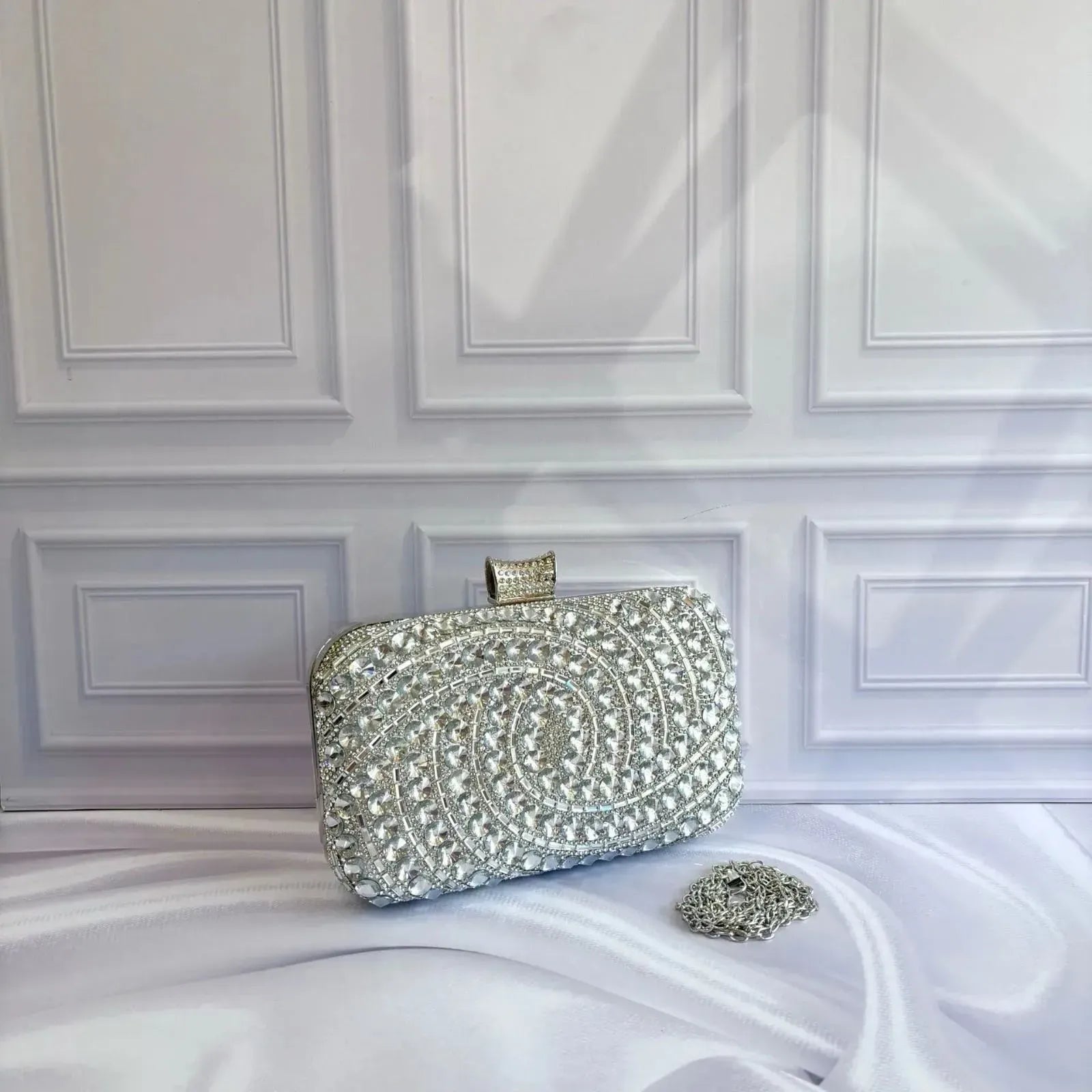 Clutch Cofre Caracol con piedras