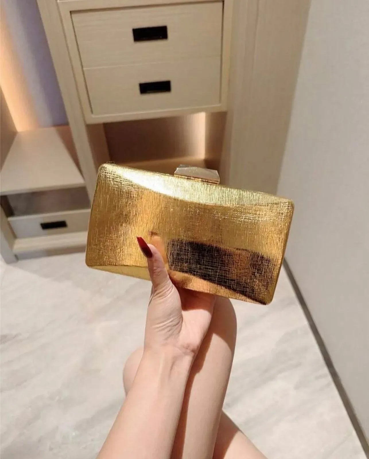 Clutch Cofre Luna con textura