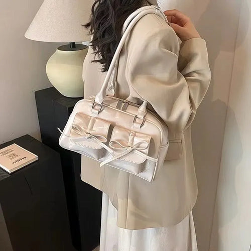 Bolso Baguette con Lazo decorativo